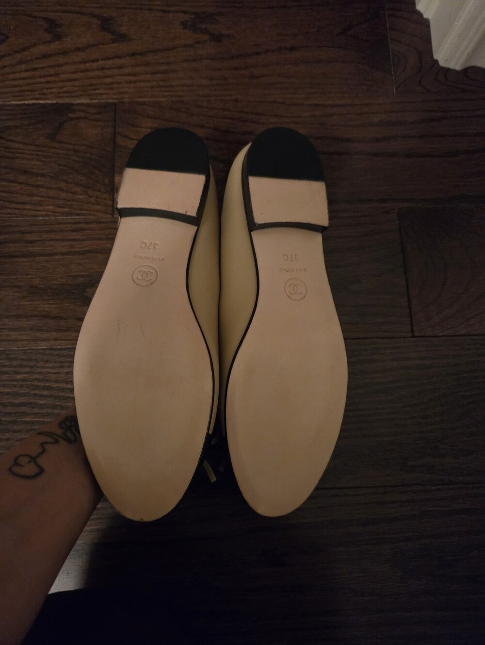 CHANEL Two-Tone Leather Cap-Toe Ballet Flats in Beige and Black - Picture 7 of 7